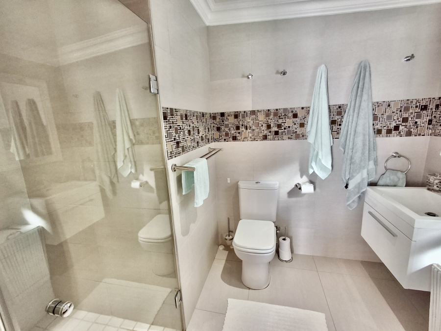 5 Bedroom Property for Sale in Grotto Bay Western Cape